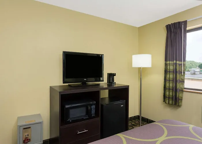Super 8 By Wyndham Marietta