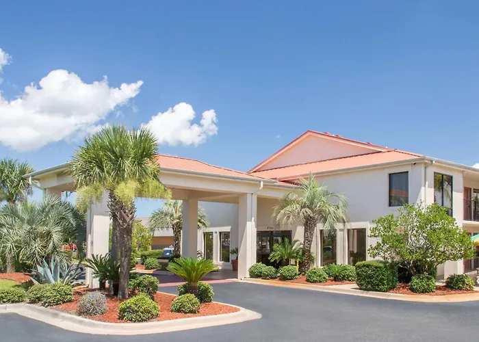 Days Inn & Suites By Wyndham Navarre - Near Beaches Hurlburt