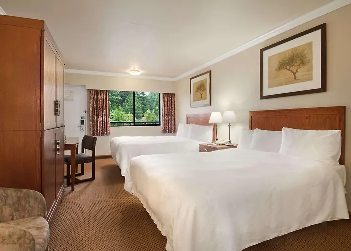 Travelodge By Wyndham Vancouver Lions Gate