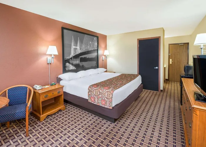 Super 8 By Wyndham Charleston Sikeston East Mo