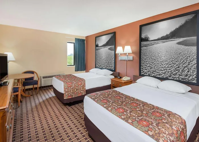 Super 8 By Wyndham Charleston Sikeston East Mo