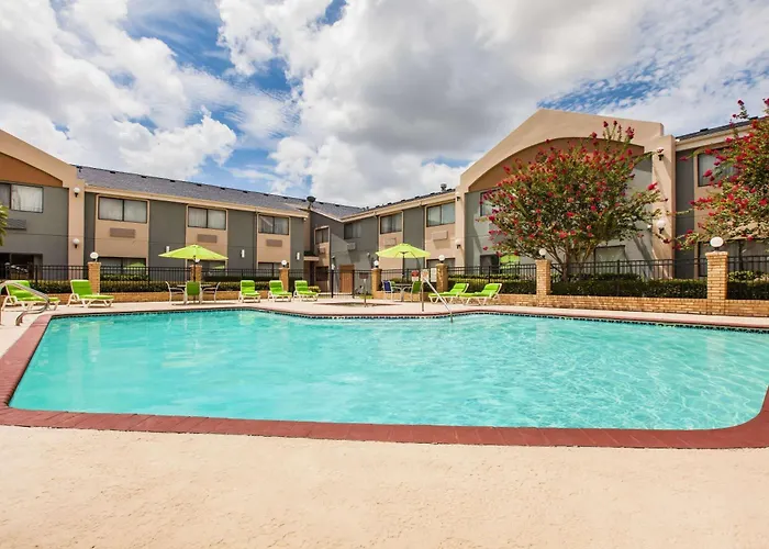 Days Inn & Suites By Wyndham Corpus Christi Central