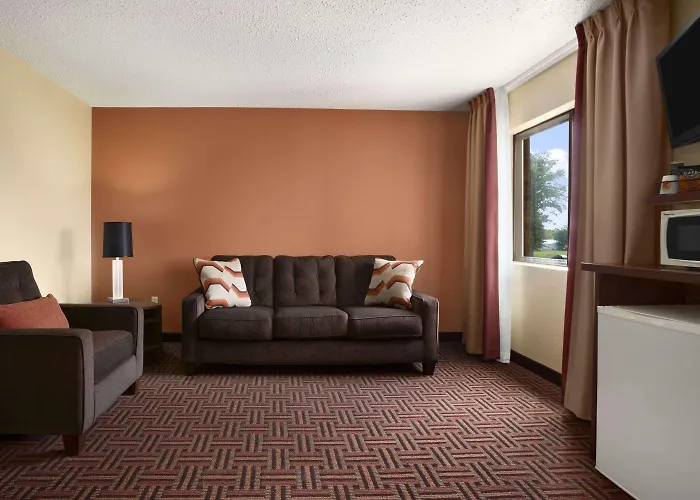 Super 8 By Wyndham Marion