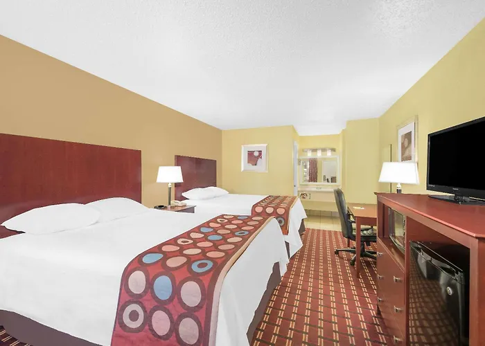 Super 8 By Wyndham Kerrville Tx