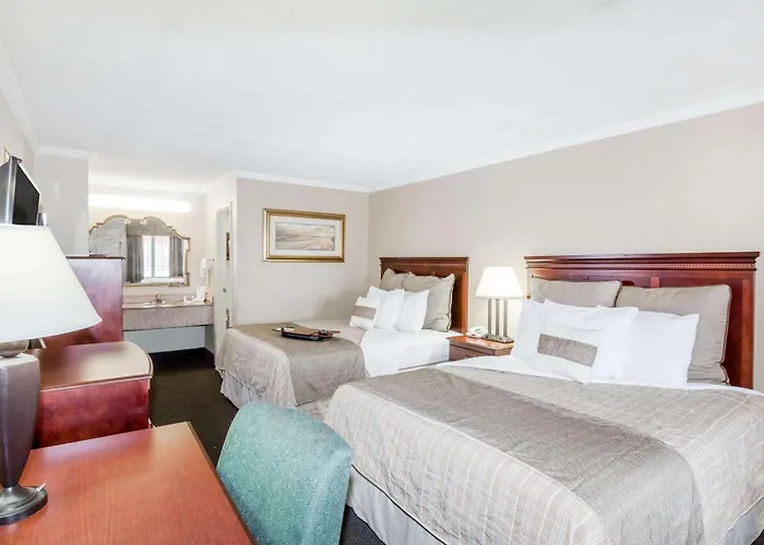 Days Inn By Wyndham Destin