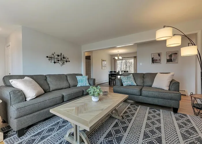 3 Bedroom Private Pondside View New Reno Moose Lodge