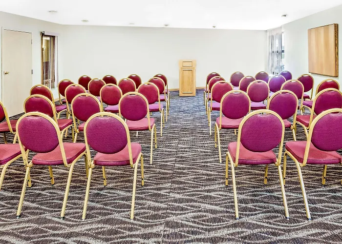 Days Inn & Suites By Wyndham Kalamazoo