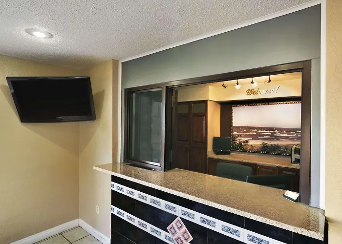 Super 8 By Wyndham Kalamazoo