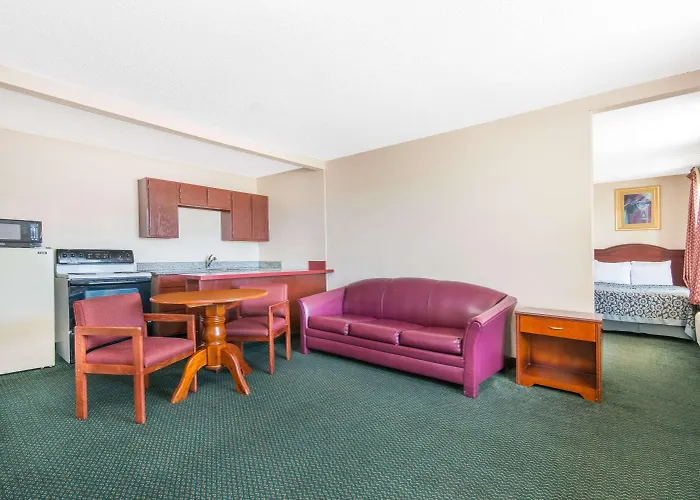 Days Inn & Suites By Wyndham Wichita East