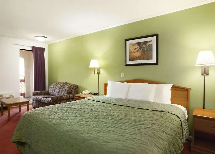 Days Inn By Wyndham Wichita West Near Airport