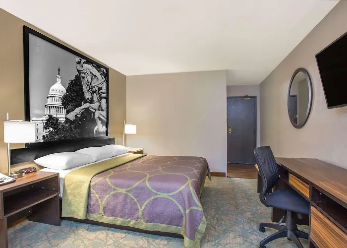 Red Carpet Inn - Waldorf