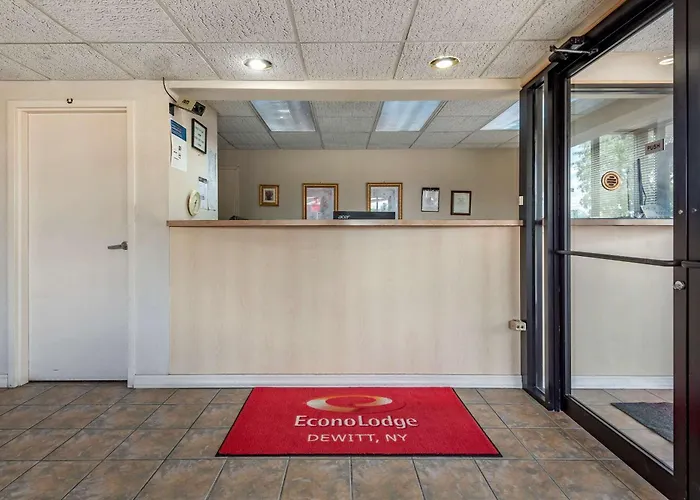Econo Lodge Dewitt I-90