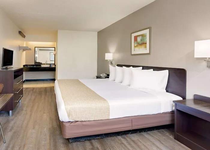 Travelodge By Wyndham College Park