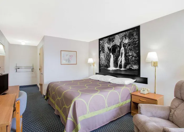 Super 8 By Wyndham Christiansburg