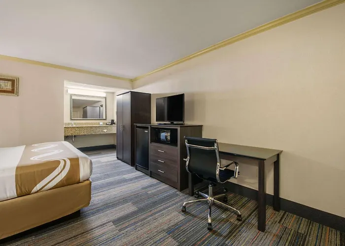 Hibiscus Inn & Suites