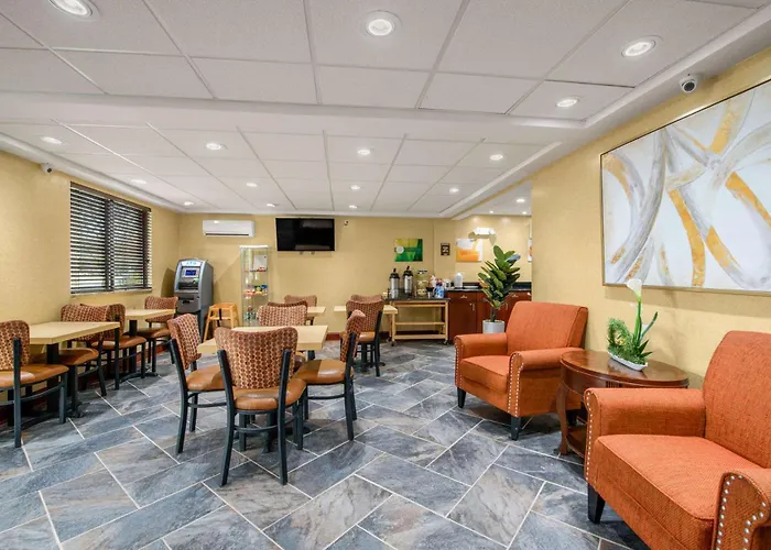 Hibiscus Inn & Suites