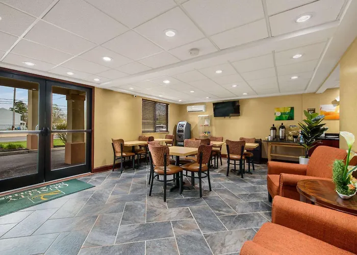 Hibiscus Inn & Suites