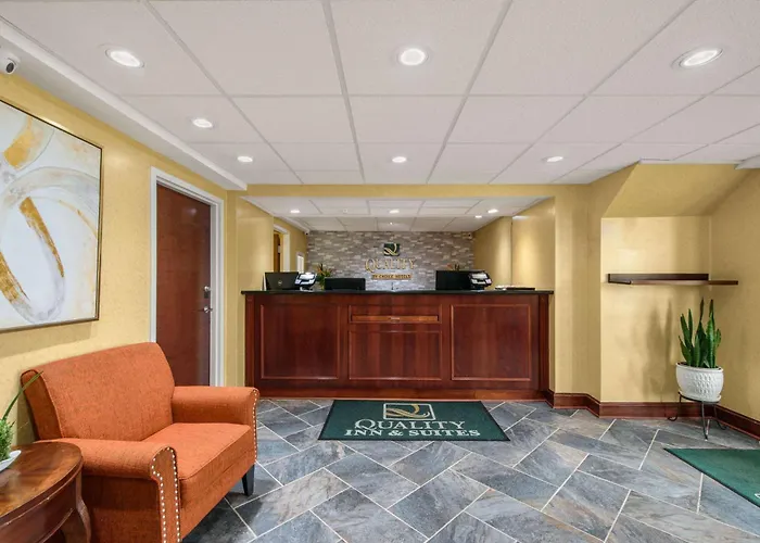 Hibiscus Inn & Suites