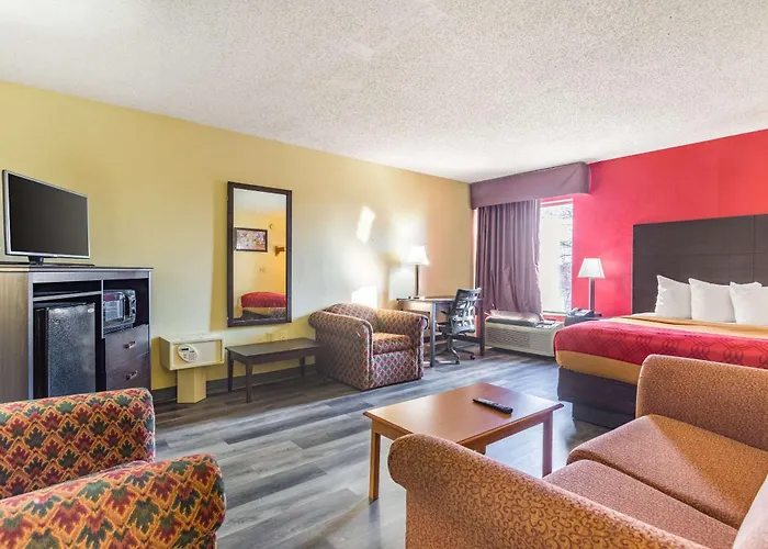 Econo Lodge & Suites Clarksville Near Governors Square Mall