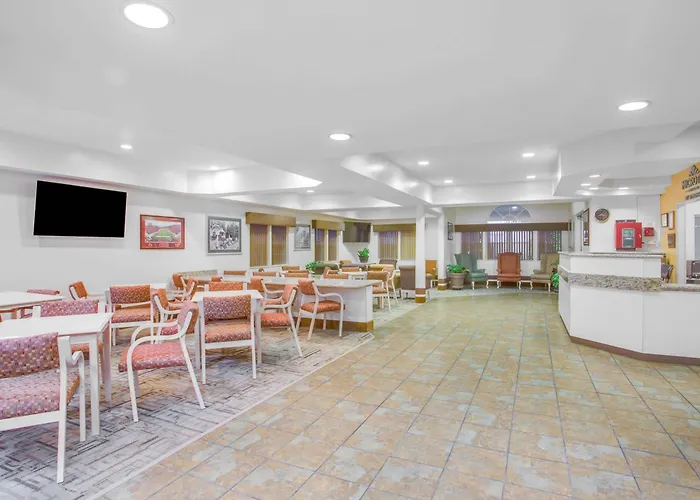 Super 8 By Wyndham Christiansburg/Blacksburg Area