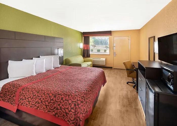 Days Inn By Wyndham Tupelo