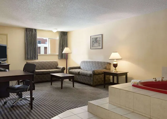 Days Inn By Wyndham Lawton