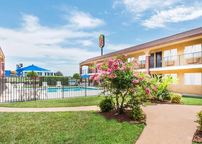 Super 8 By Wyndham Midwest City Ok