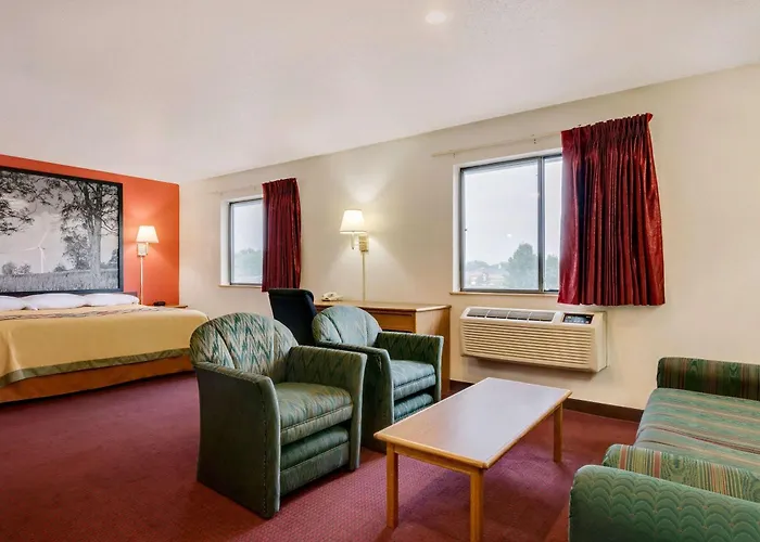 Hillside Inn & Suite