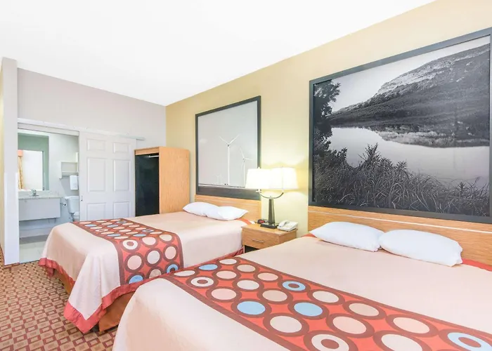 Super 8 By Wyndham Wichita South