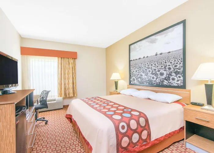 Super 8 By Wyndham Wichita South