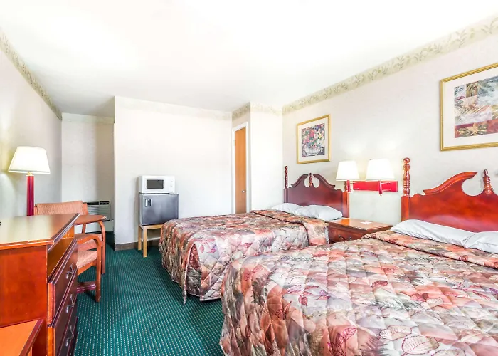 Knights Inn Lenox