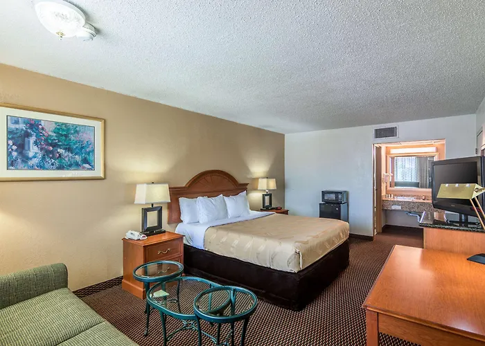 Quality Inn Shawnee I-40