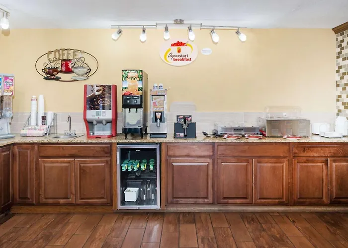 Super 8 By Wyndham Warrensburg