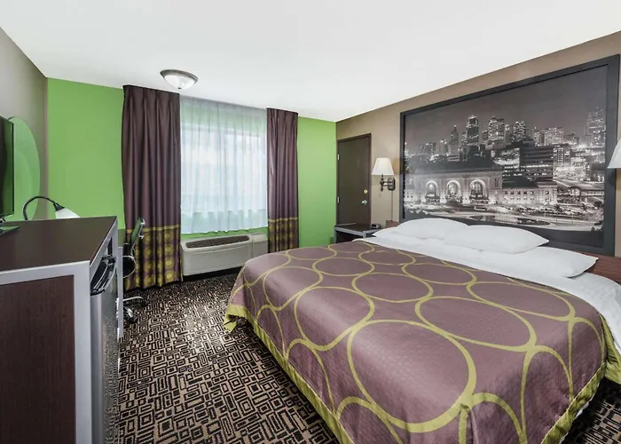 Super 8 By Wyndham Warrensburg