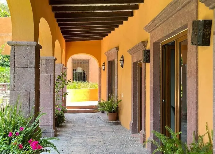 Cousy Condo In The Historic Center Of San Miguel De Allende, Incredible View, Pool, Bbq, 3 Blocks From The Main Parish
