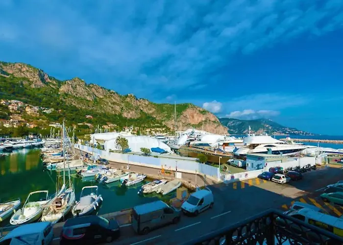 Best Beaulieu Location, Stylish Port View