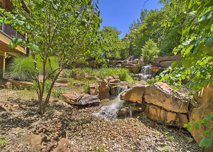 Falling Water Chalet Upper Unit: Near Bike Trails!
