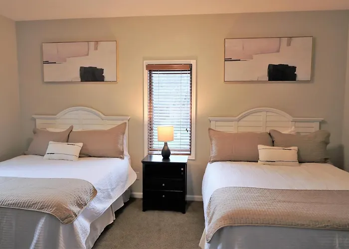 Lakeside Gull Lake Condo, Playground, Firepit, Boat Rentals