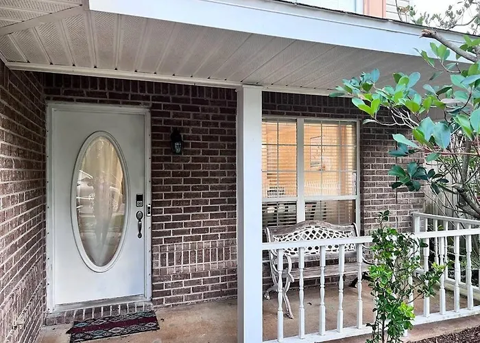 Seaside Sanctuary Close To Navarre Beach!