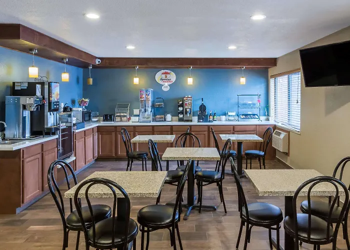 Super 8 By Wyndham Urbandale/Des Moines Area