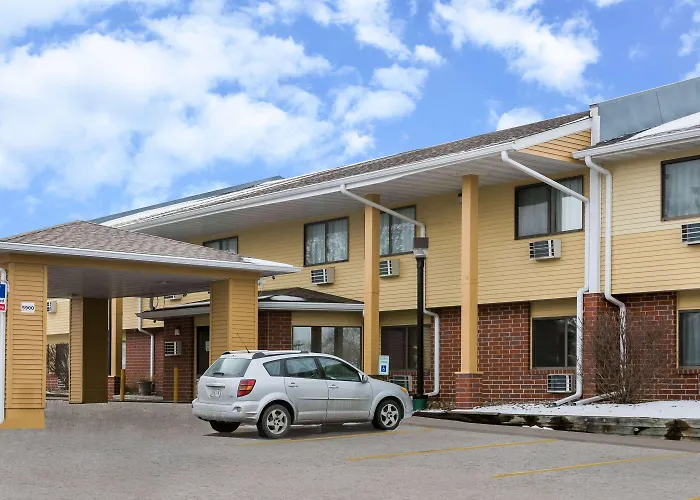 Super 8 By Wyndham Urbandale/Des Moines Area