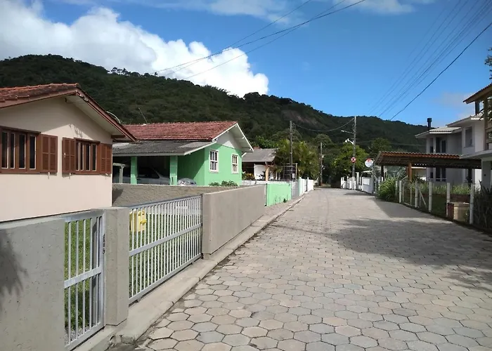 Casa na Pinheira, Praia de Cima