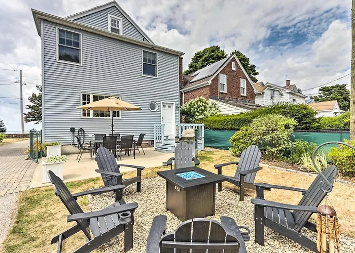 Walkable New Haven Retreat W/ Ocean Views!