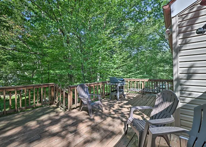 Fire Pit & Grill: Lakefront Poconos Cottage!