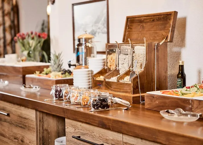 "Quality Hosts Arlberg Hotel Garni Moessmer"