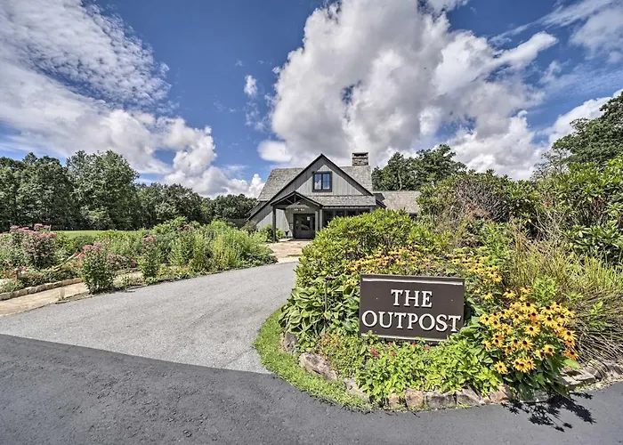 7 Mi To Ski Sapphire Valley: Resort-Style Retreat