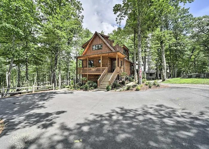 7 Mi To Ski Sapphire Valley: Resort-Style Retreat