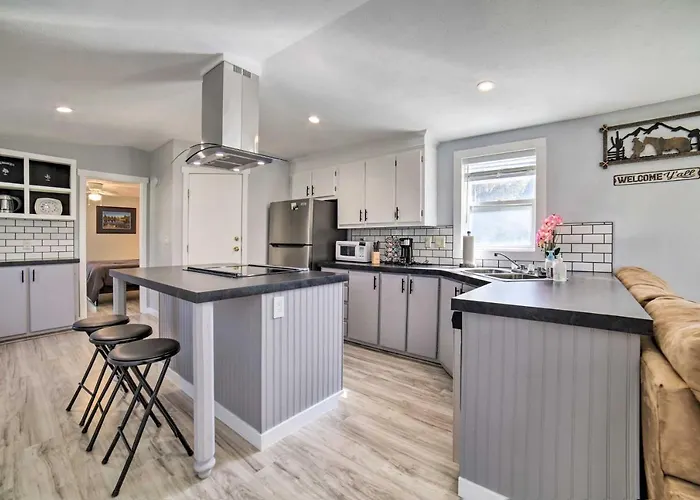 Cozy Ashton Abode W/ Yard - Near Park & Pool!
