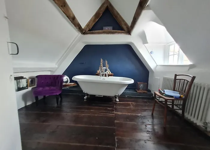 The Old Church House Top Floor In Private House Central Frome