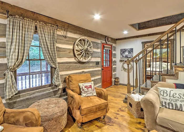 Cozy Creekside Mountain Escape W/ Hot Tub!